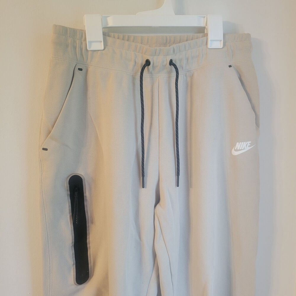Nike Tech Fleece Sweatpants M Medium Beige loose fit joggers